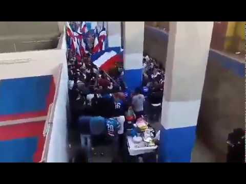 "La 12 Tricolor (Carlos Manucci) Previa en el Tunel 2017" Barra: La 12 Tricolor &bull; Club: C.A. Mannucci