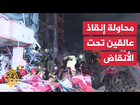 عمليات إنقاذ في بناية في مدينة بات يام جنوب تل أبيب دمرها صاروخ من إيران