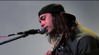 Hot Sessions: Pierce the Veil &quot;I&#39;m Low on Gas and You Need a Jacket&quot;