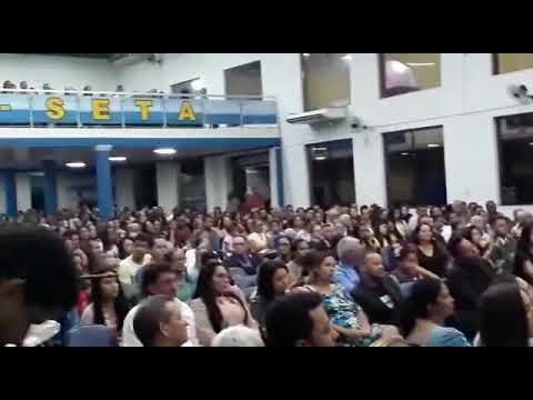 cantora Eloides Santos adorando a Deus na convenção em Redenção Pará