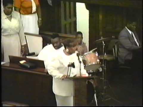 Dr. Velma Willis and the choir sing Blessed Assurance