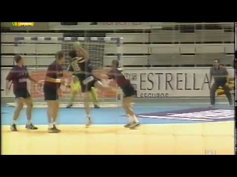 Gol de Iker Romero, se escabulle entre la defensa del Barcelona. Final Copa del Rey 1999/00 VLL-BAR