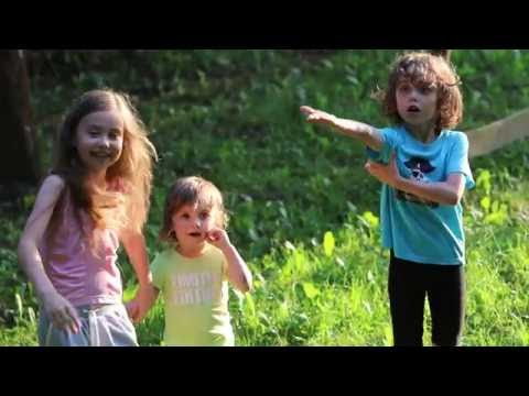 Tajemniczy Ogród-zabawa z motylkiem - Marysia,Grześ i Krzyś Stachera Wakacje 2016r