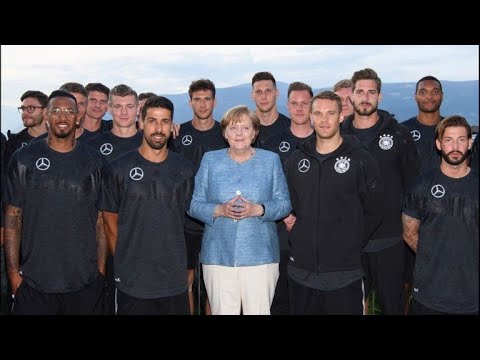 Bundeskanzlerin Merkel besucht Weltmeister im Trainingslager