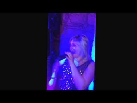 Intrigue Duo - Human - live at the Ship Inn Highley ... Crowd reaction