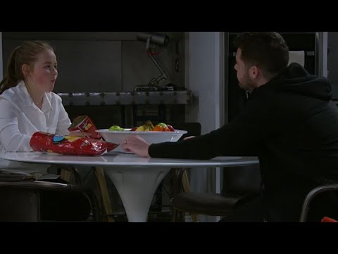 Roblivion - Aaron Helps Liv With Her Maths..!?