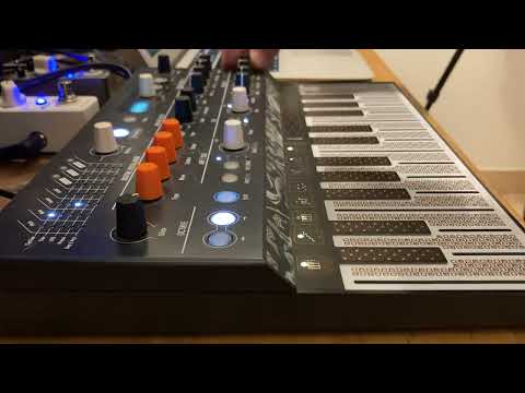 Groovy randomness - Synth jam