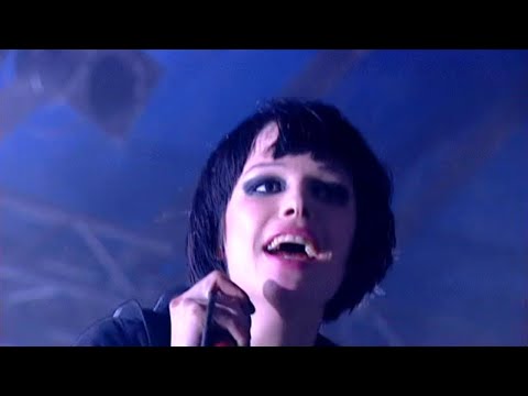 Crystal Castles - Reckless (Reading 2009)