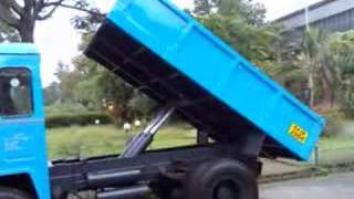 preview picture of video 'Dump/Tipper truck raising its tray'