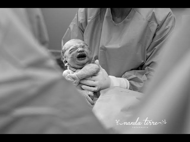parto-nascimento-newborn-fotografia-foto-fotografa-bebê-berçario-recem-nascido-maternidade-mãe-família-nanda-tirre-cesarea-natural-humanizado-obstetra-pediatra-perinatal-hctco-idealiza-hospital-clinicas-doula-nascer-nasceu-teresopolis-rj-fotografo-book