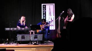 Lori Diamond and Fred Abatelli with Carolann Solebello - Wayfaring Stranger