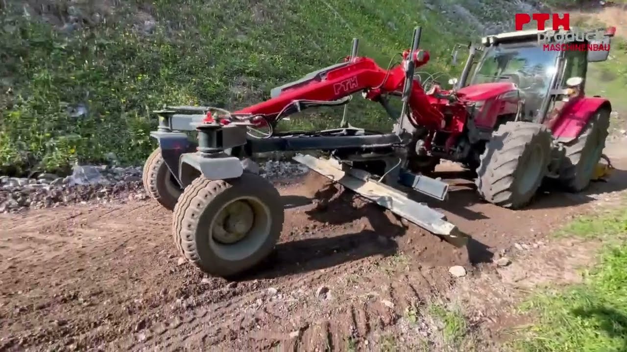 Practical day of forest road maintenance with the PTH grader in front attachment