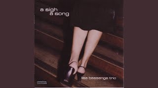 Kadr z teledysku Are You Lonesome Tonight (Intro) tekst piosenki Lisa Bassenge Trio