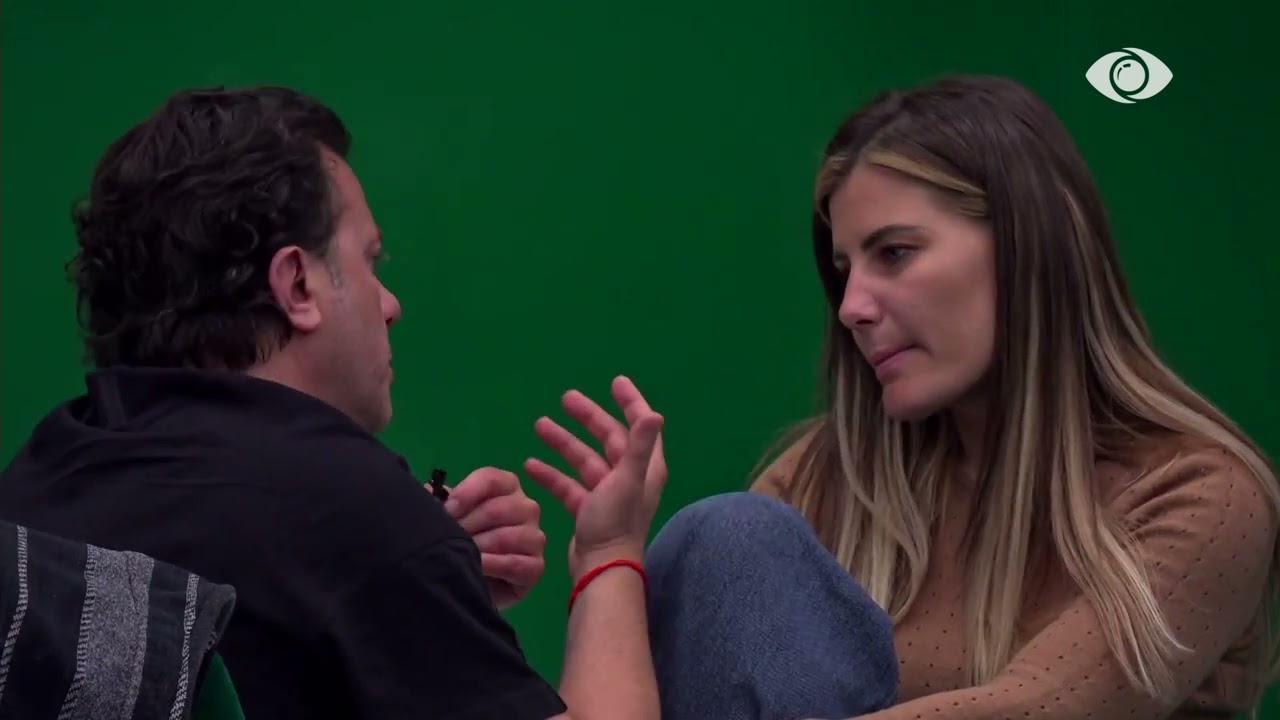 “Po bën show?”/ Vijon diskutimi Laert-Valbona: Unë jam një maskara që të dua