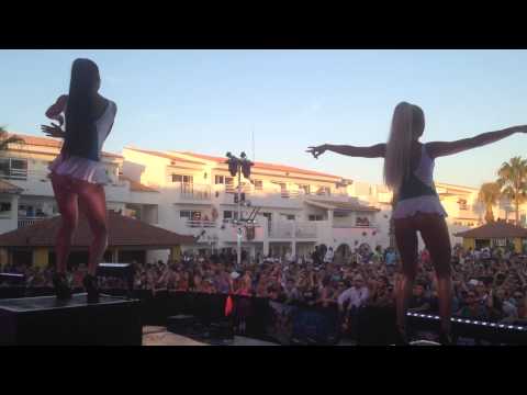 Armin Van Buuren at Ushuaia in Ibiza 2014! CAT dancers warming up!