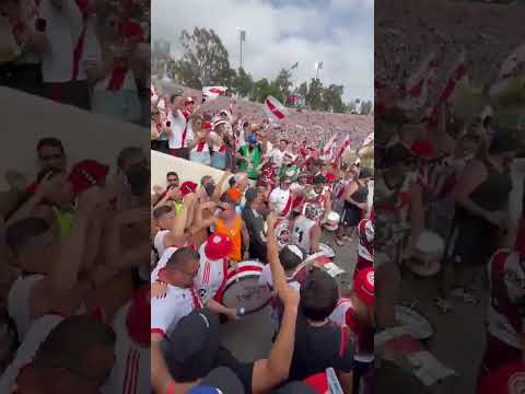 "Los Borrachos del Tablón de River Plate entrando en el Rose Bowl, partido vs Monterrey" Barra: Los Borrachos del Tablón &bull; Club: River Plate