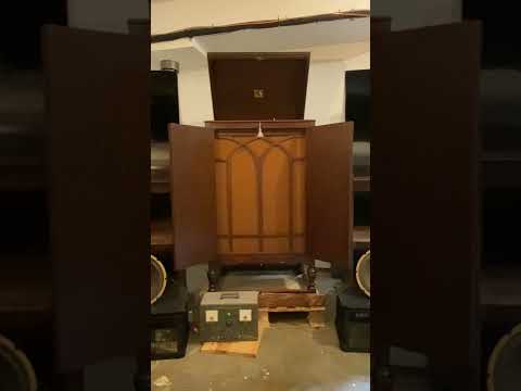 HMV 202 Gramophone playing piano concerto