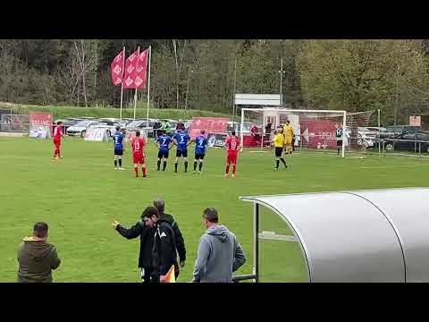 Schweich-II-Torwart Nils Sklarski hält einen Elfmeter gegen die SG Fidei. Die Mosella siegt 2:1