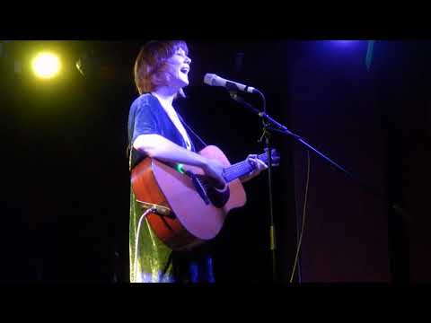 Molly Tuttle "White Freightliner Blues" (Townes Van Zandt)