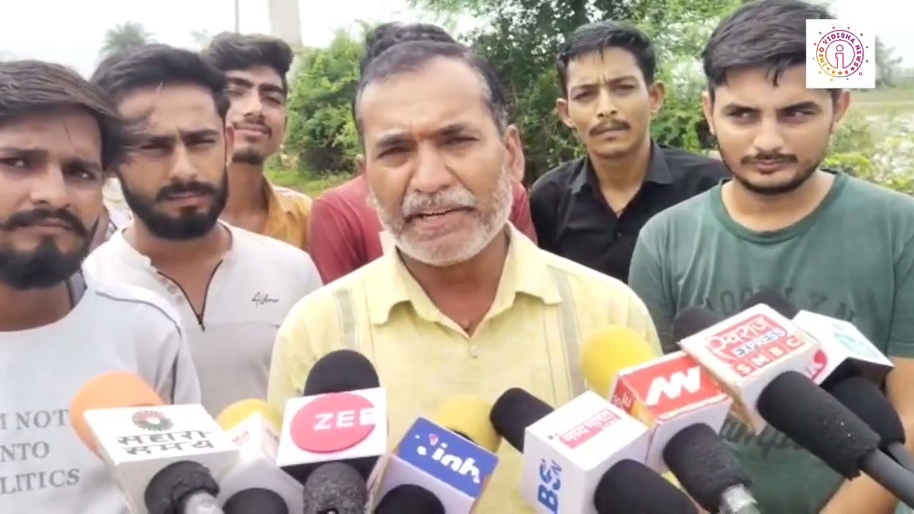 विदिशा में जब लोगो ने सड़क पर ही रोप दी धान की पौध