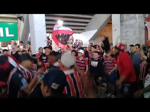 "Chacarita 2-0 Gimnasia LP | PREVIA de la banda | Ser de Boca, ser de River es cualquiera." Barra: La Famosa Banda de San Martin &bull; Club: Chacarita Juniors