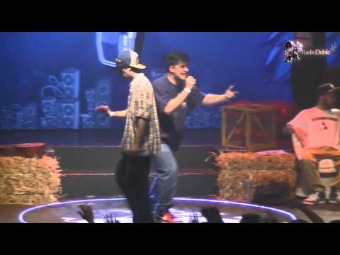 Papo MC vs Wolf - Semifinal - Batalla de los Gallos Red Bull 2013  Argentina - Radio Doble HH