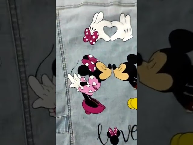 Vídeo relacionado con Disney Minnie Mouse Abrigo para Niñas, Chaqueta Cálida, Abrigo con Capucha para Niñas, Diseño Metalizada y Roja de Minnie Mouse, Talla 3 Años, Gris
