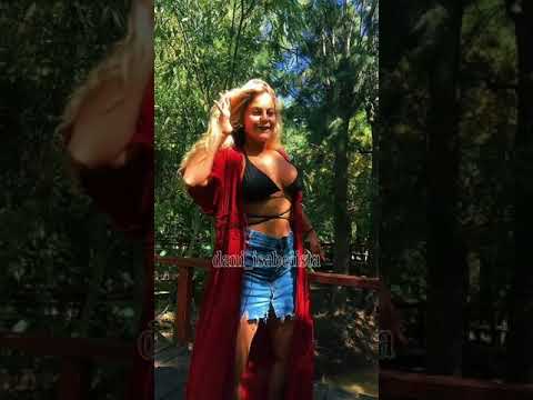 La rubia está bien pero es que a mi me encantan.¿Rubia, pelinegra, pelirroja, pelicastaña ElencoBia
