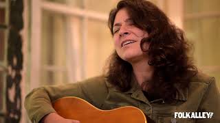 Folk Alley Sessions: Kris Delmhorst - &quot;All the Way Around&quot;