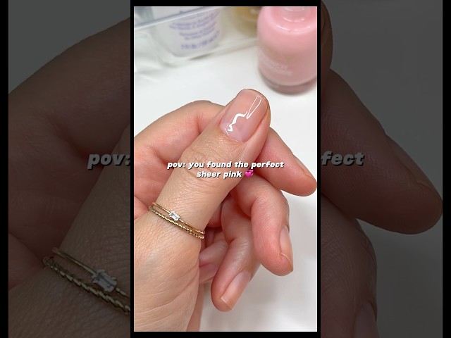 Vídeo relacionado con Revlon Esmalte de uñas Super Lustrous Nail Enamel con vitamina E y resistente. Tono 909 Sheer Petal