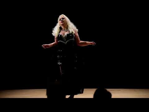 Feeling Grand Burlesque - Roxi Kixx