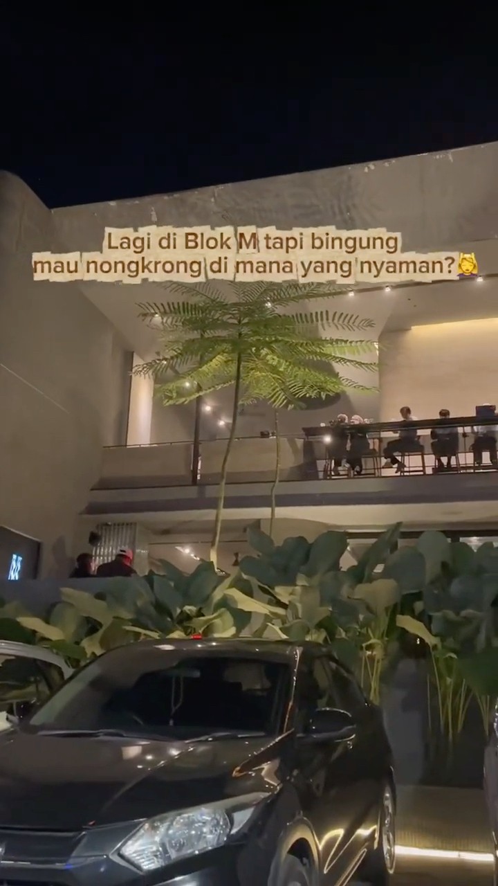 Café hits di Blok M yang wajib kamu kunjungi! Tempat nongkrong seru sambil menikmati vibe yang cozy. ☕✨