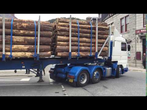 Scania 143 V8 pulling away