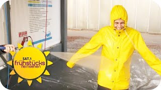 Perfekt für´s Deutsche Herbstwetter? Der Friesennerz im Check! | SAT.1 Frühstücksfernsehen