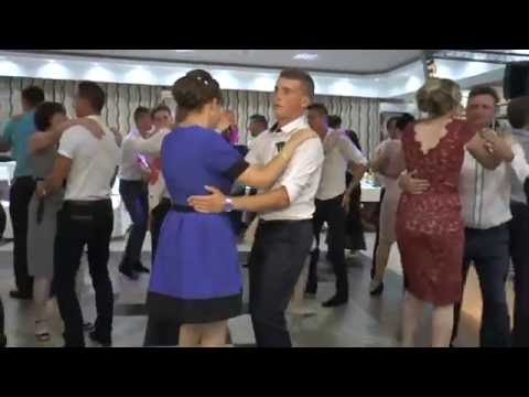 Adrian Botis si Formatia Acord din Baia Mare    -   Colaj  joc { Live nunta }