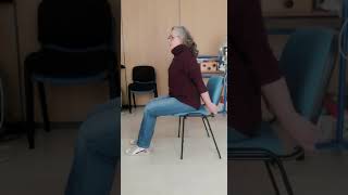 Ejercicios de flexibilidad sentado en silla
