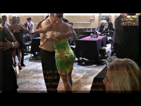 watch a old milonguero tango dancer on dancing flor of Milonga Sueno Porteno
