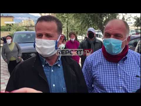 'Nëse nuk hapet tregu, na jepni pagën e luftës', tregtarët protestë para prefekturës Vlorë