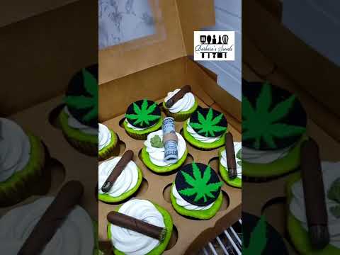 Weed cupcakes  🌿🗞 no drugs included #weedcupcakes #maryjane #edibletoppers  #fondant #adultcupcakes