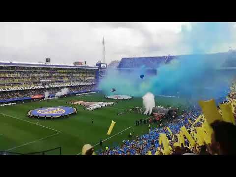 "RECIBIMIENTO (TRIBUNA) de Boca vs River Plate//SUPERFINAL //COPA LIBERTADORES 2018" Barra: La 12 • Club: Boca Juniors
