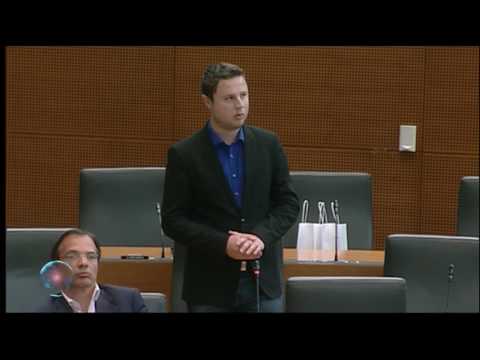 BUČKE E32P04 - POSLANCI LUPILI BUČKE