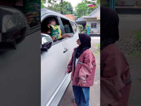 TIAN NGASIH UANG & SNACK KE PENGEMIS☺️🙏 #comedy #hiburansegar #funny #shorts #humor