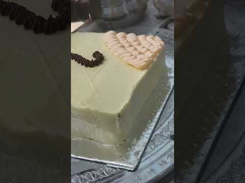 #cakeshorts #makingcake #designcake #birthdaycake #birthdaycakedecoration #homemadecake #cakelovers😋