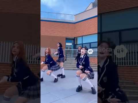 韓国の制服アイドルグループがK POPを踊る