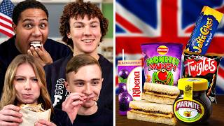American Highschoolers try British Snacks!
