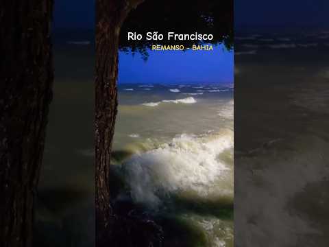 RIO SÃO FRANCISCO CHEIO E AGITADO EM REMANSO - BAHIA