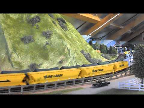 My model trains - G/B/N/N/B 84 wagon grain train