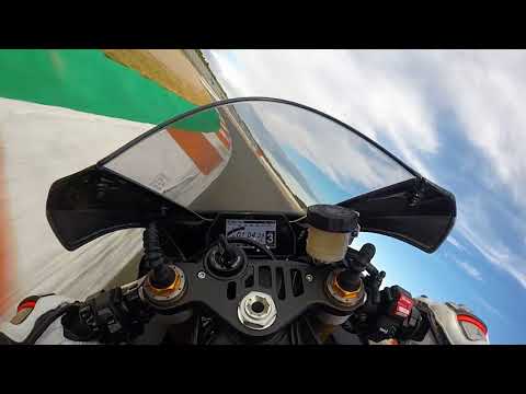 Yamaha YZF-R1M 2018 on board lap @ Valencia Circuit – Motociclismo