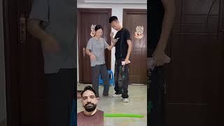 طمعانة في الفلوس يا وليّة؟ خُدي خرطوم مشوي على رجليكي 😂#shortsfeed