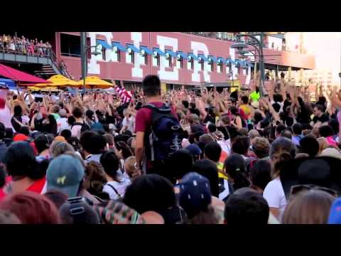 Porter Robinson - Sea of Voices (ft. Charlie Chaplin)